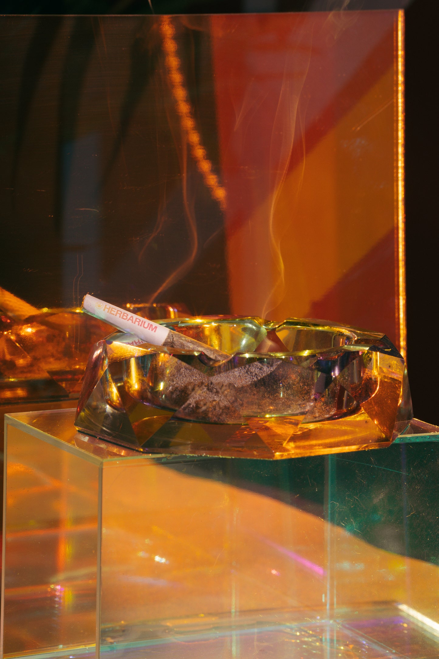 Herbarium Glass Iridescent Ashtray